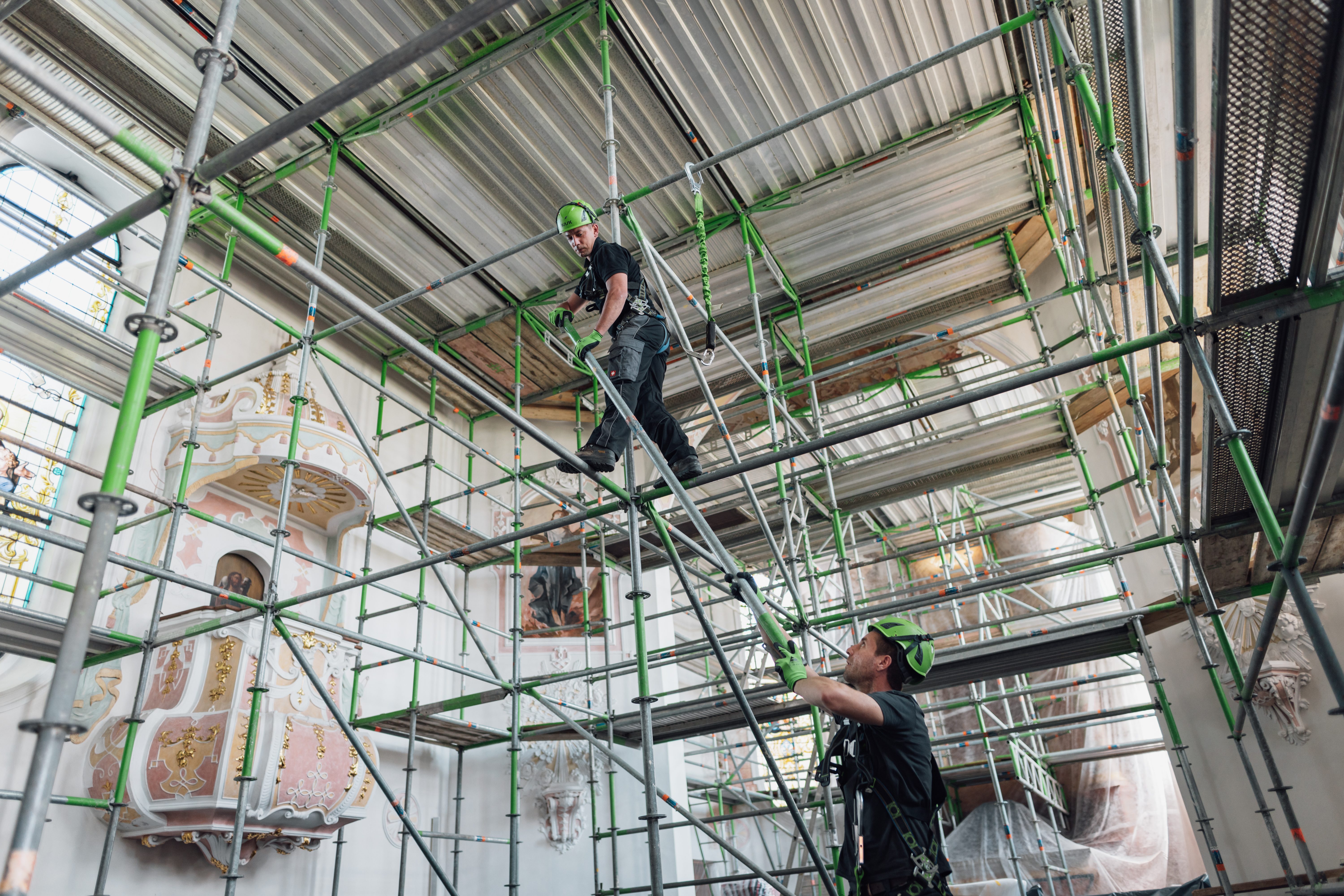 Innenraumgerüst in einer Kirche – Denkmalpflege durch Gerüstbau Hubert Fritz GmbH